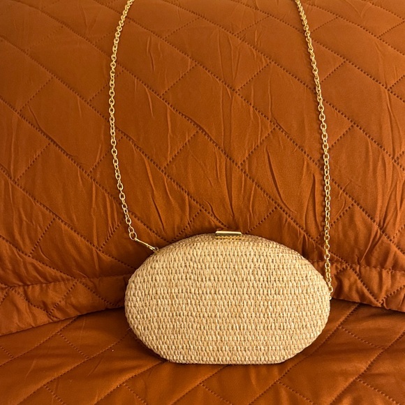 Handbags - Woven Straw Oval Clutch with Gold Chain - Beige